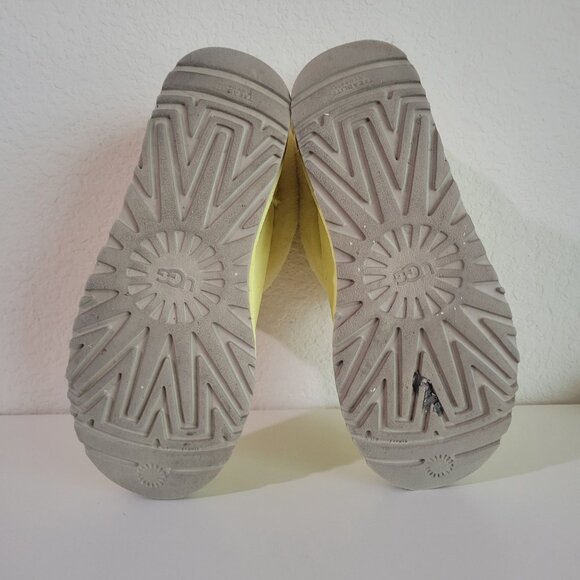 UGG Fluff Mini Quilted Yellow Boots Womans size 7 Barbie Core/Paris Hilton - Picture 5 of 7